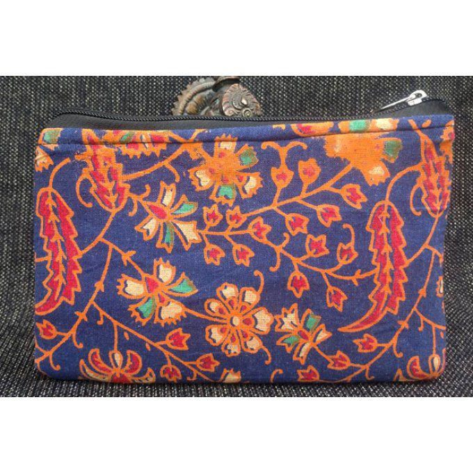 Pochette brodée violette