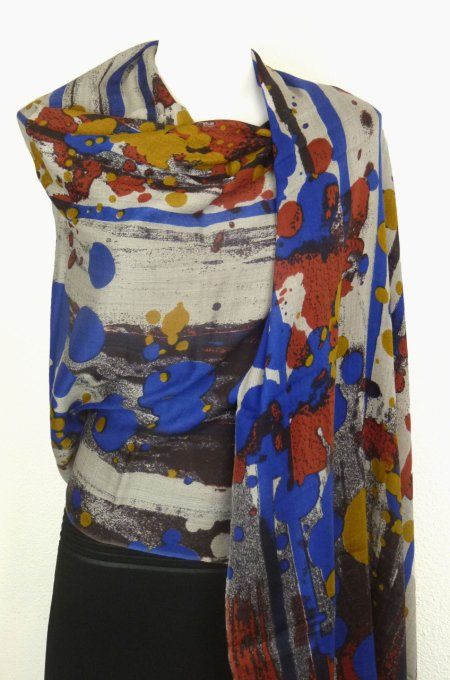 Etole pur cachemire motif moderne rouge bleu et gris imprimés main