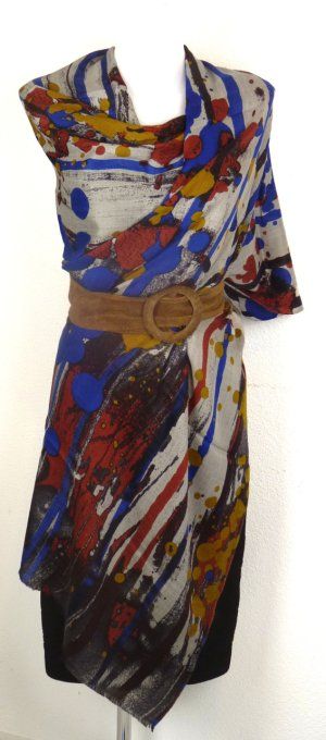 Etole pur cachemire motif moderne rouge bleu et gris imprimés main