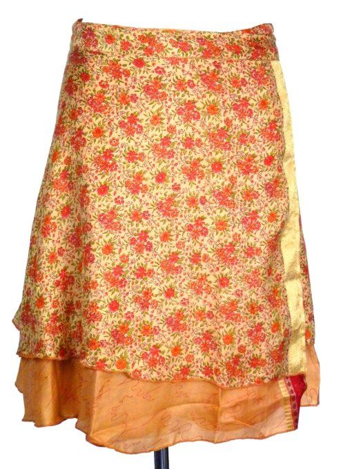 Jupe courte en soie beige aux motifs rouge, kaki et orangé