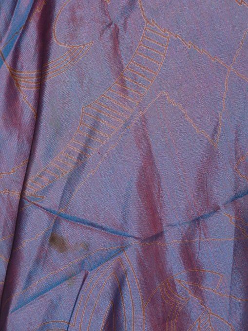 Jupe courte en soie moirée rouge et bleu "tachée"