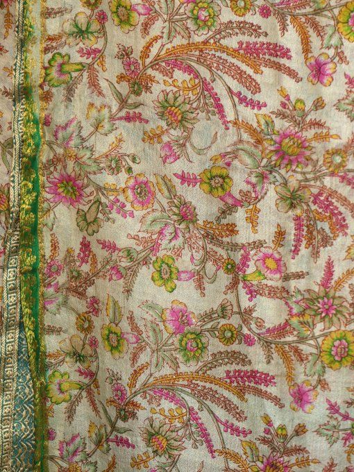 Jupe mi longue en soie à petites fleurs pétrole et moutarde sur fond écru