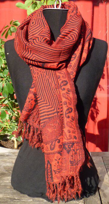 Echarpe en laine rouge et noire