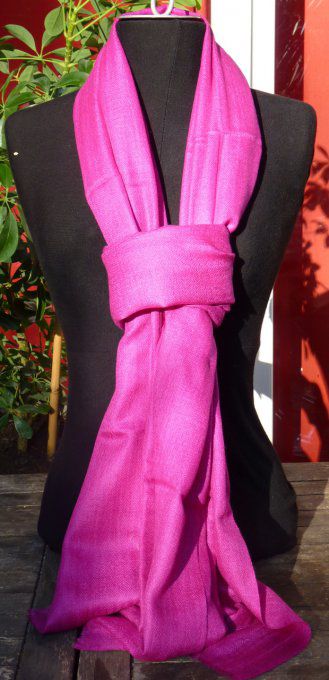 Etole 100% cachemire couleur rose fushia