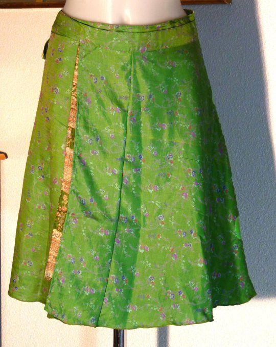 Jupe courte en soie verte tillieul
